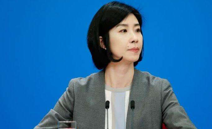 坚决落实企业减免税政策——西吉县税务干部与纳税人讨论政府工作报告
