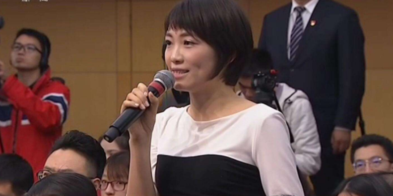 坚决落实企业减免税政策——西吉县税务干部与纳税人讨论政府工作报告